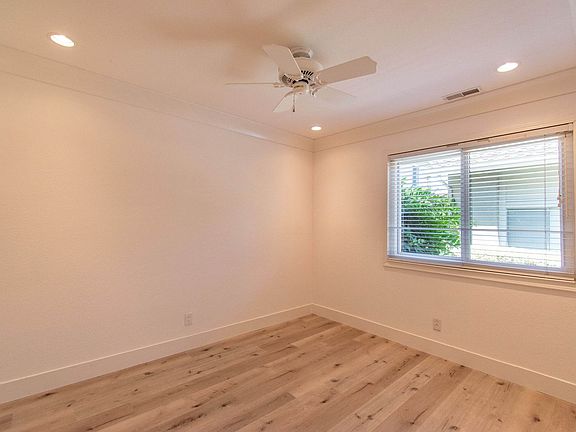 2nd image of 5621 Bluegrass Ln