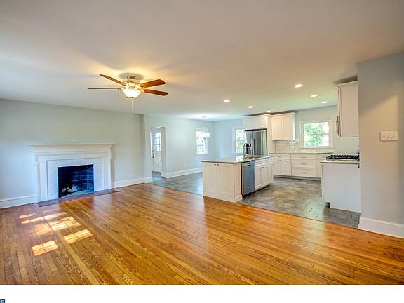 3rd image of 301 S Ogle Ave