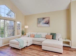 121 Nottingham Way, Windsor, CA 95492