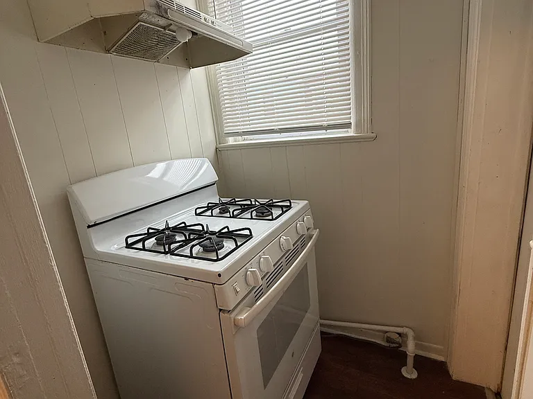 5417 Akron St #1F — Photo 4