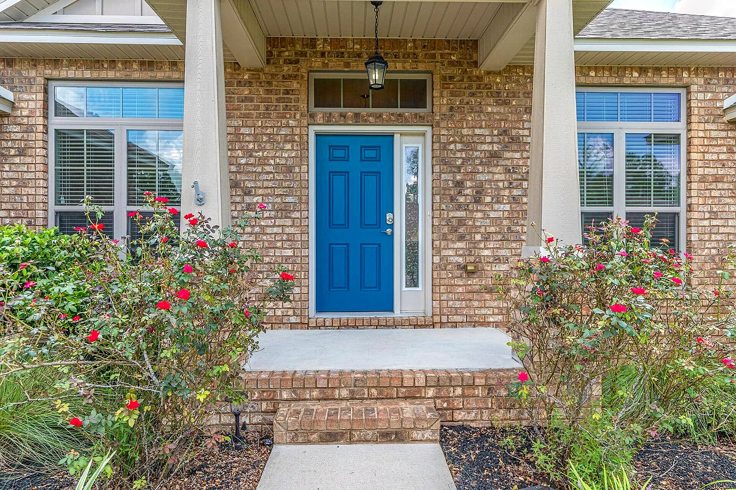 4 bed, 2400 sqft, $2,500 — Photo 3