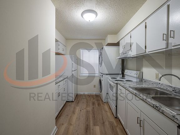 3rd image of 130 Kingsbury Dr