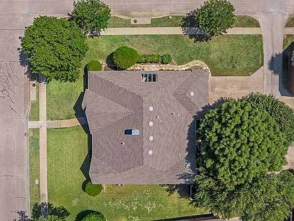 3rd image of 2101 Diamond Oaks Dr