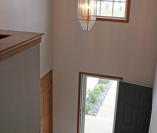 3rd image of 1229 Finch Dr