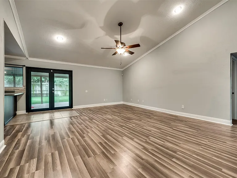 413 Redbud Dr — Photo 4