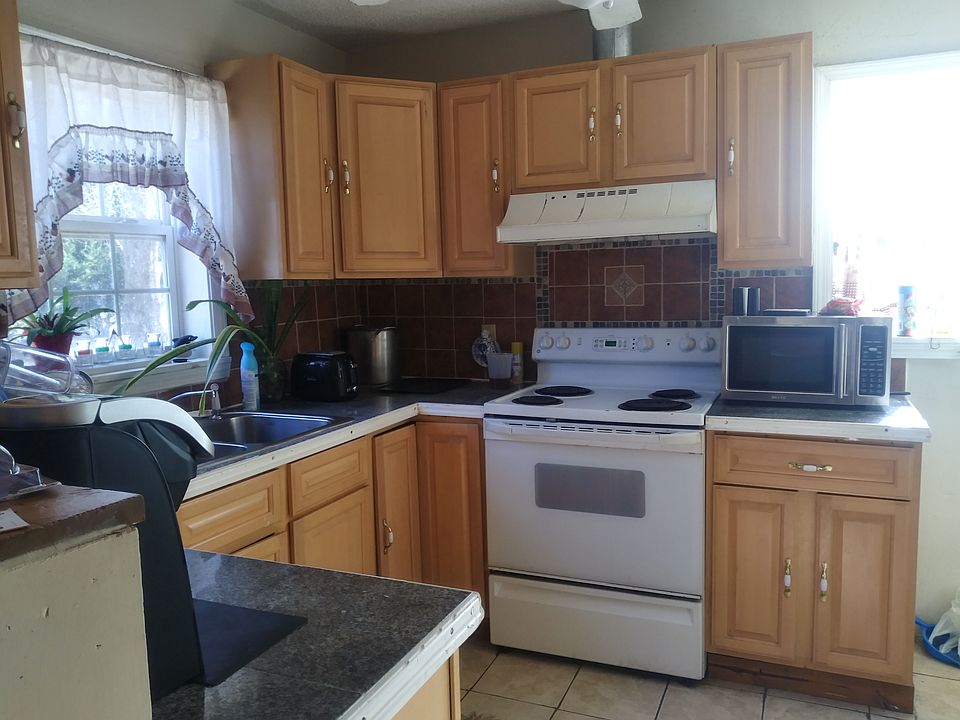2nd image of 2813 Broad St