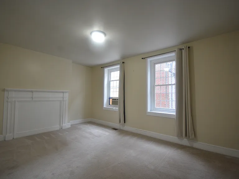 3 W Commerce St — Photo 16