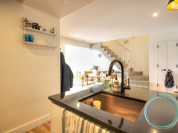 3rd image of 10 Lexington Ave APT 1Q
