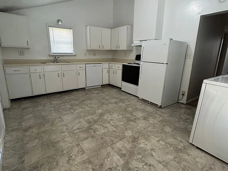 1402 Alabama St — Photo 2