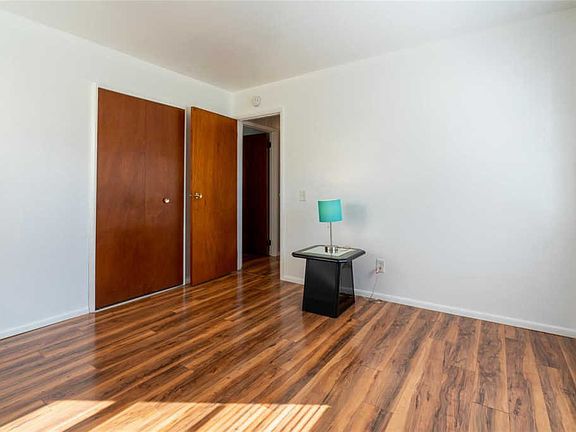5th image of 9 Sherry Dr