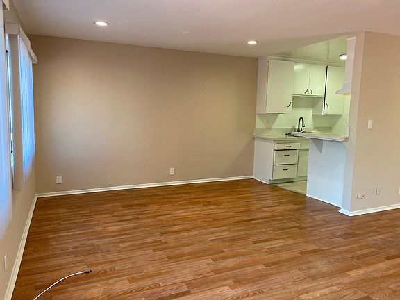 4th image of 220 W Spazier Ave APT E