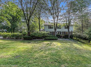 3609 Larkwood Ct, Bloomfield Hills, MI 48302