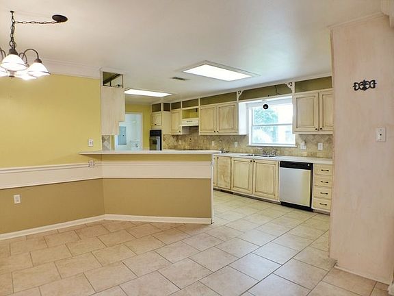 3rd image of 11300 Caddo Dr