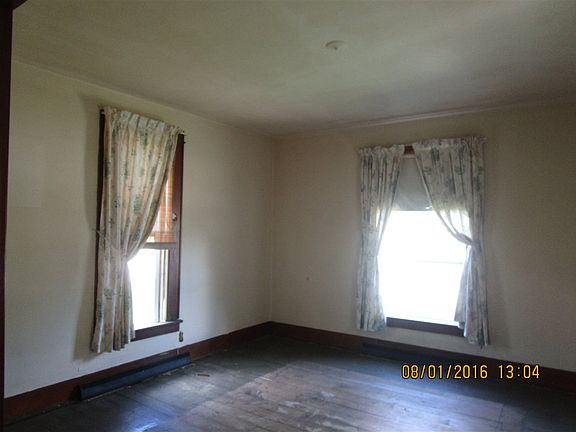 4th image of 319 James St