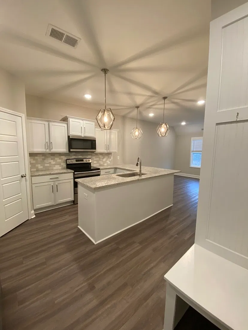 1027 Glenkirk Drive - B — Photo 4