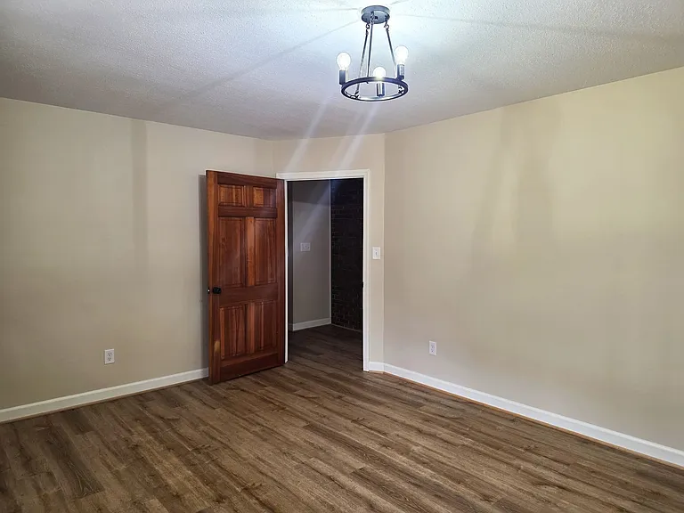 1299 N Franklin Rd — Photo 3