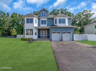 8 Sarah Lane, Eatontown, NJ 07724