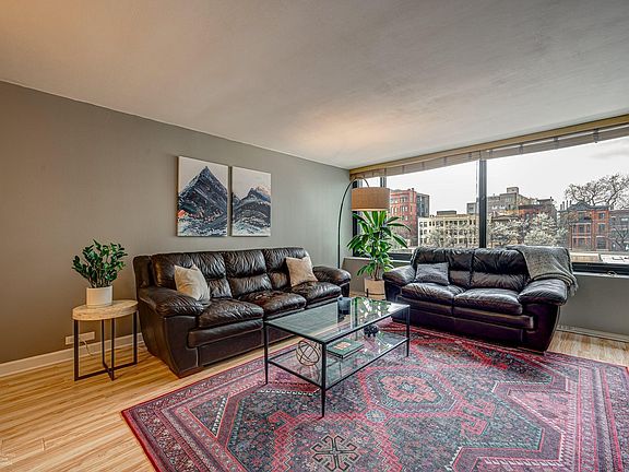 3rd image of 1555 N Sandburg Ter #309K1