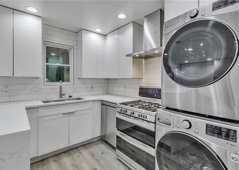 1st image of 5641 Kingsport Dr #8