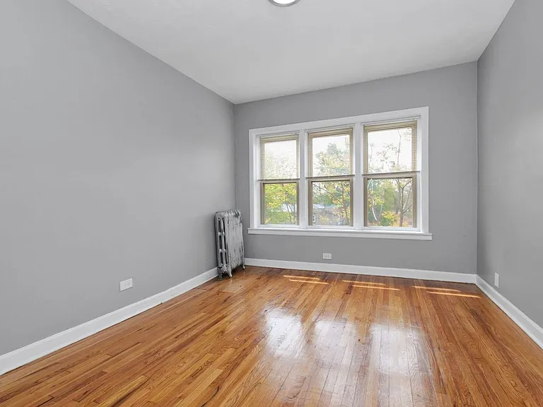 7556-58 S. Calumet Ave. / 320-28 E 76th St. — Photo 9