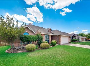 1017 Windsor Dr, Saginaw, TX 76179