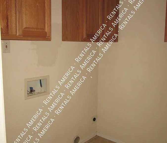 144 S Mulberry St — Photo 7