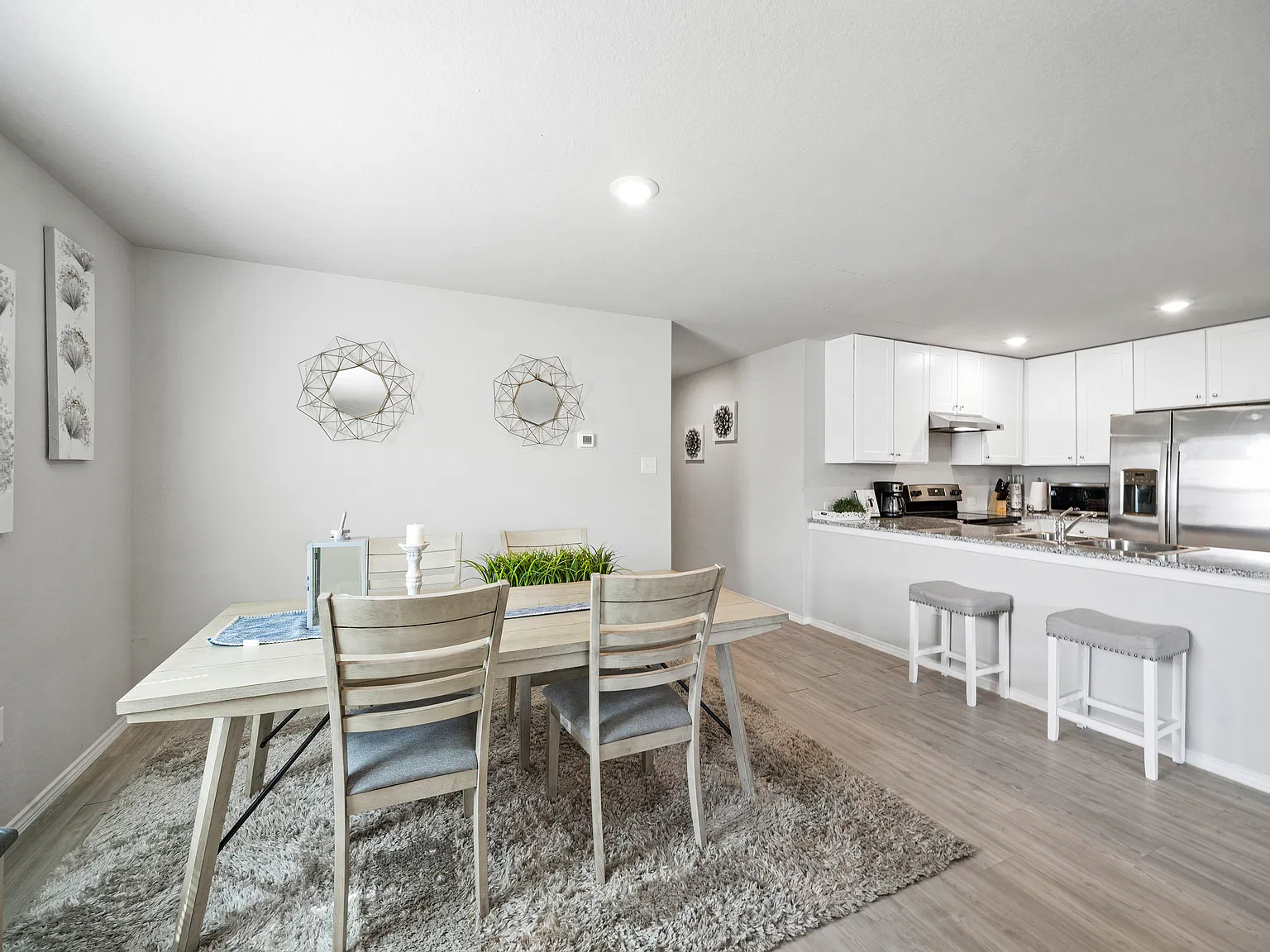 4 bed, 1667 sqft, $3,600 — Photo 2