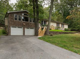 25 Mennella Rd, Poughquag, NY 12570