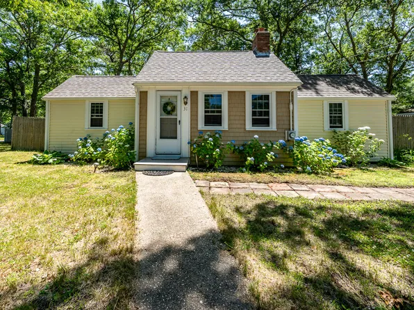 31 Lake Road E, West Yarmouth, MA 02673
