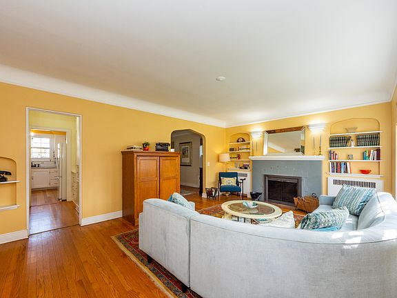 2nd image of 1645 N Natoma Ave