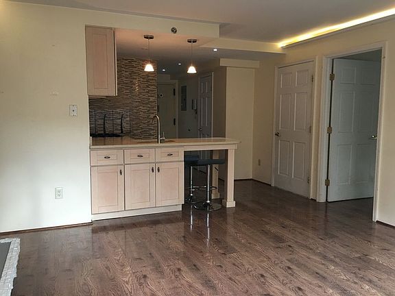 4th image of 6506 Grand Central Pkwy APT 2D