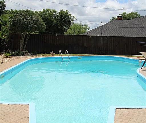 4th image of 1602 Crescent Dr