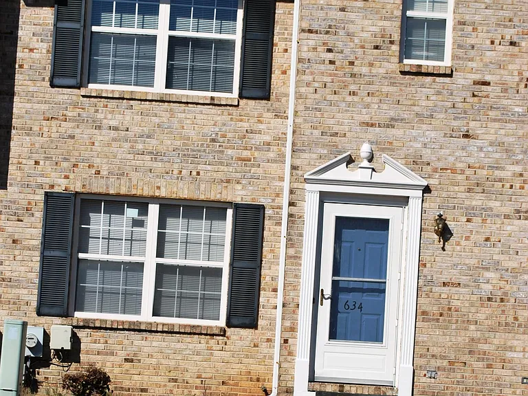 634 Candlestick Ln — Photo 1