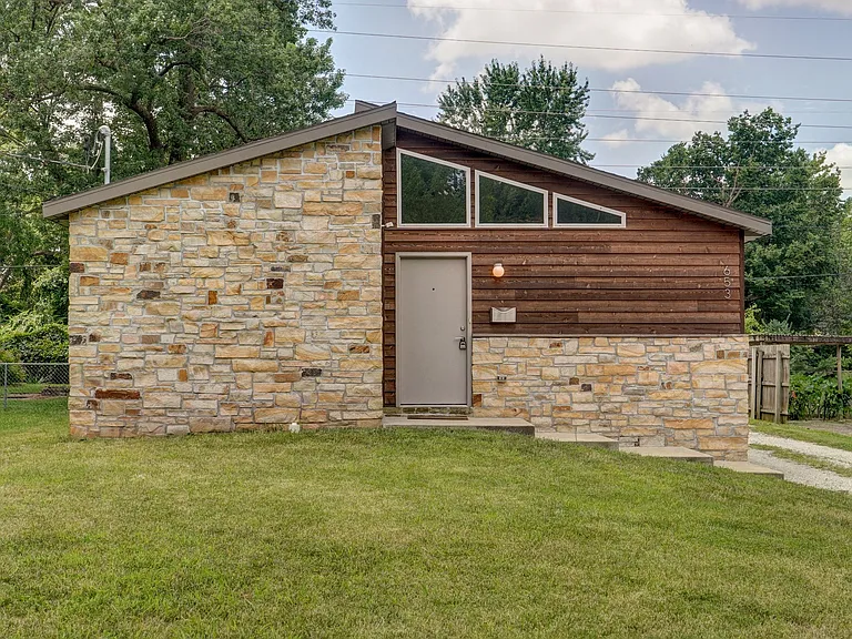 653 S Fairway Ave — Photo 1