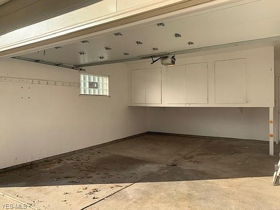 3rd image of 6061 Somerset Dr