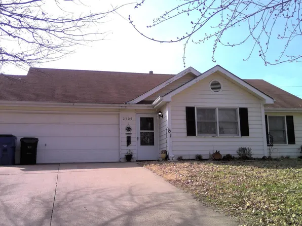 2705 Trail Dust Ct, Lawrence, KS 66046