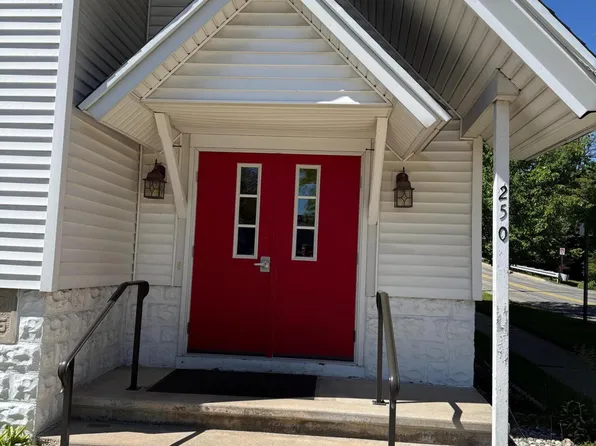250 Mason St, Saugatuck, MI 49453