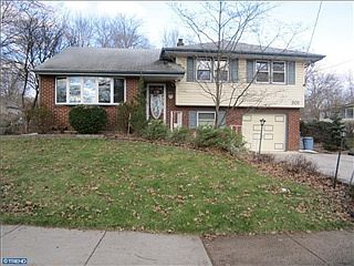 2nd image of 301 Chapel Ave E
