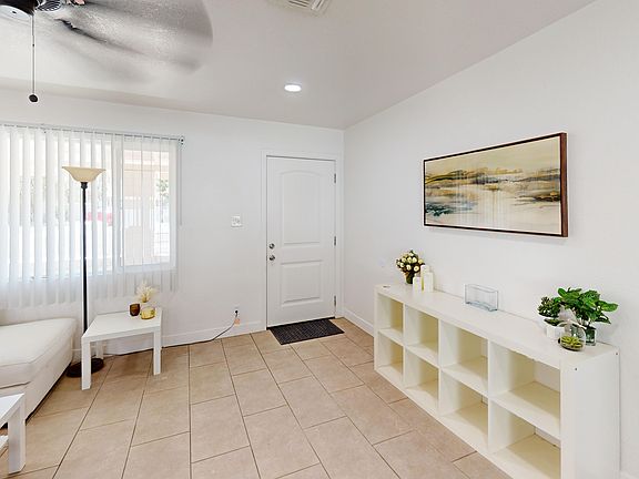 5th image of 1408 E Orange St Room 3