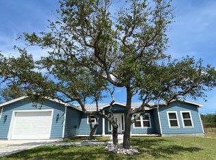 942 Hickory Ave, Rockport, TX 78382