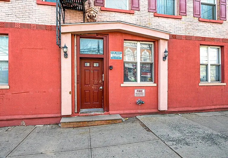 213 Hall Ave #5 — Photo 1