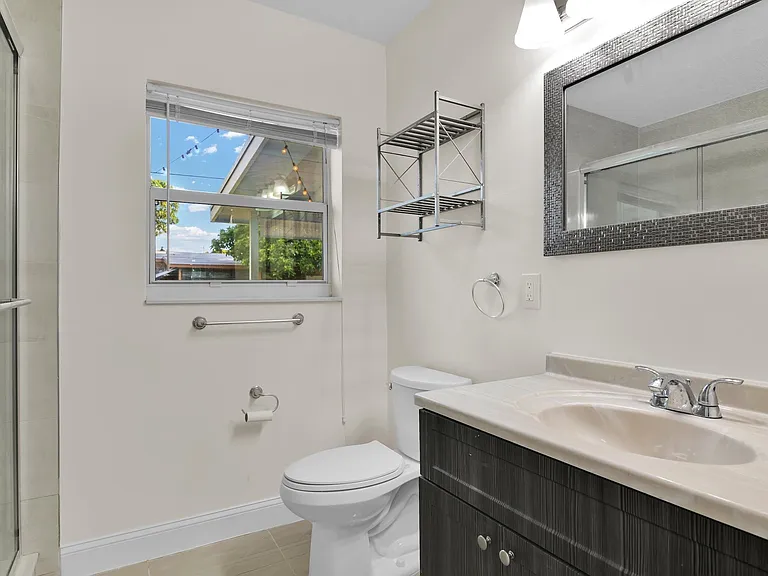 1821 Montague St — Photo 21