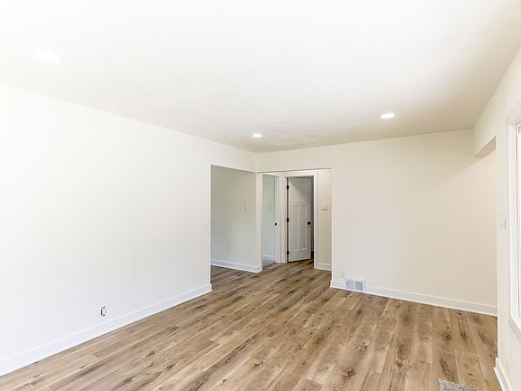 5th image of 3120 30th St