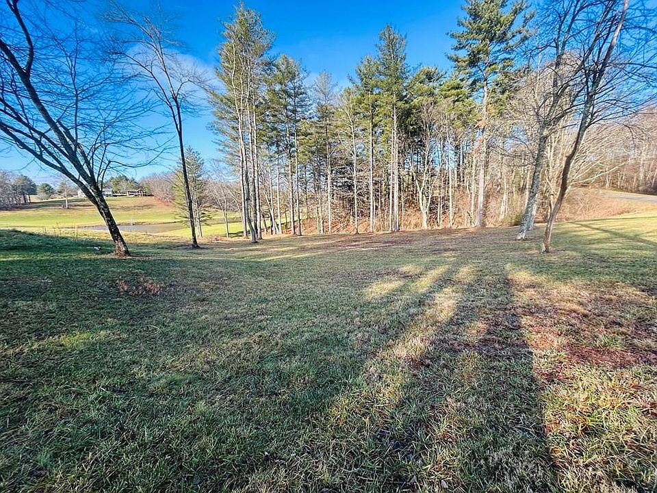1st image of 18 Manor House Dr