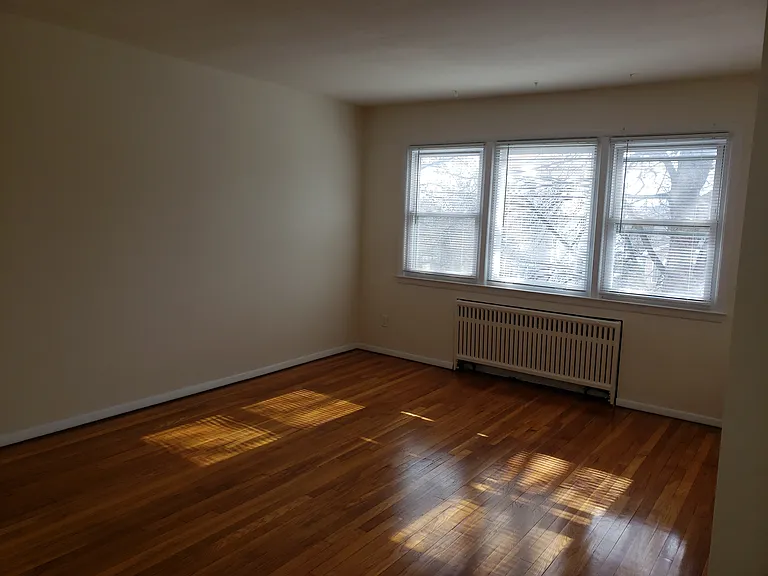 391 Cromwell Ave #2 — Photo 2