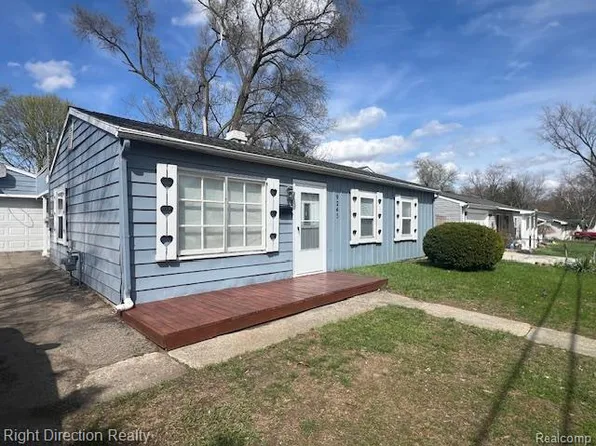 9245 Lee Rd, Brighton, MI 48116