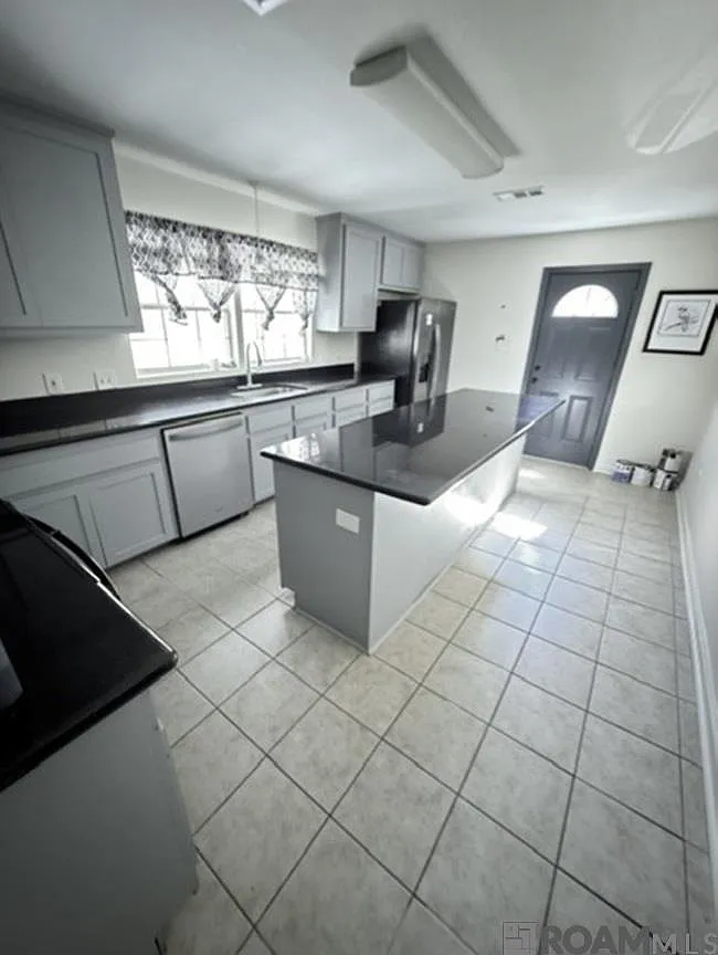 3 bed, 1830 sqft, $1,700 — Photo 3