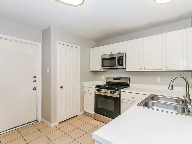 3315 Maymist Dr — Photo 7