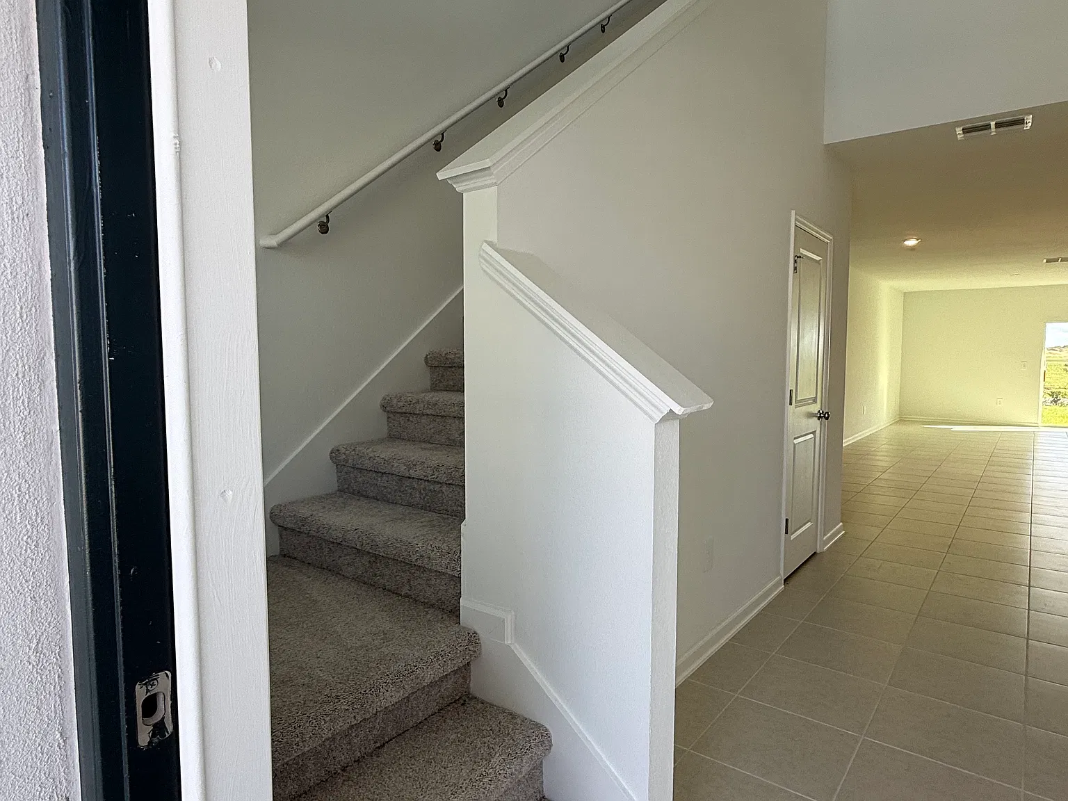 5 bed, 2326 sqft, $2,400 — Photo 4