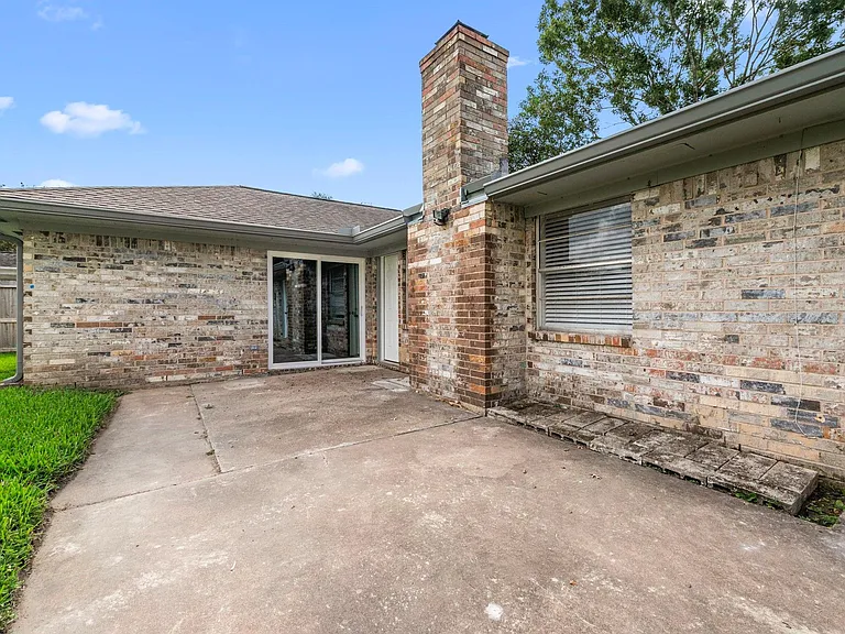 1923 Winding Creek Dr — Photo 24